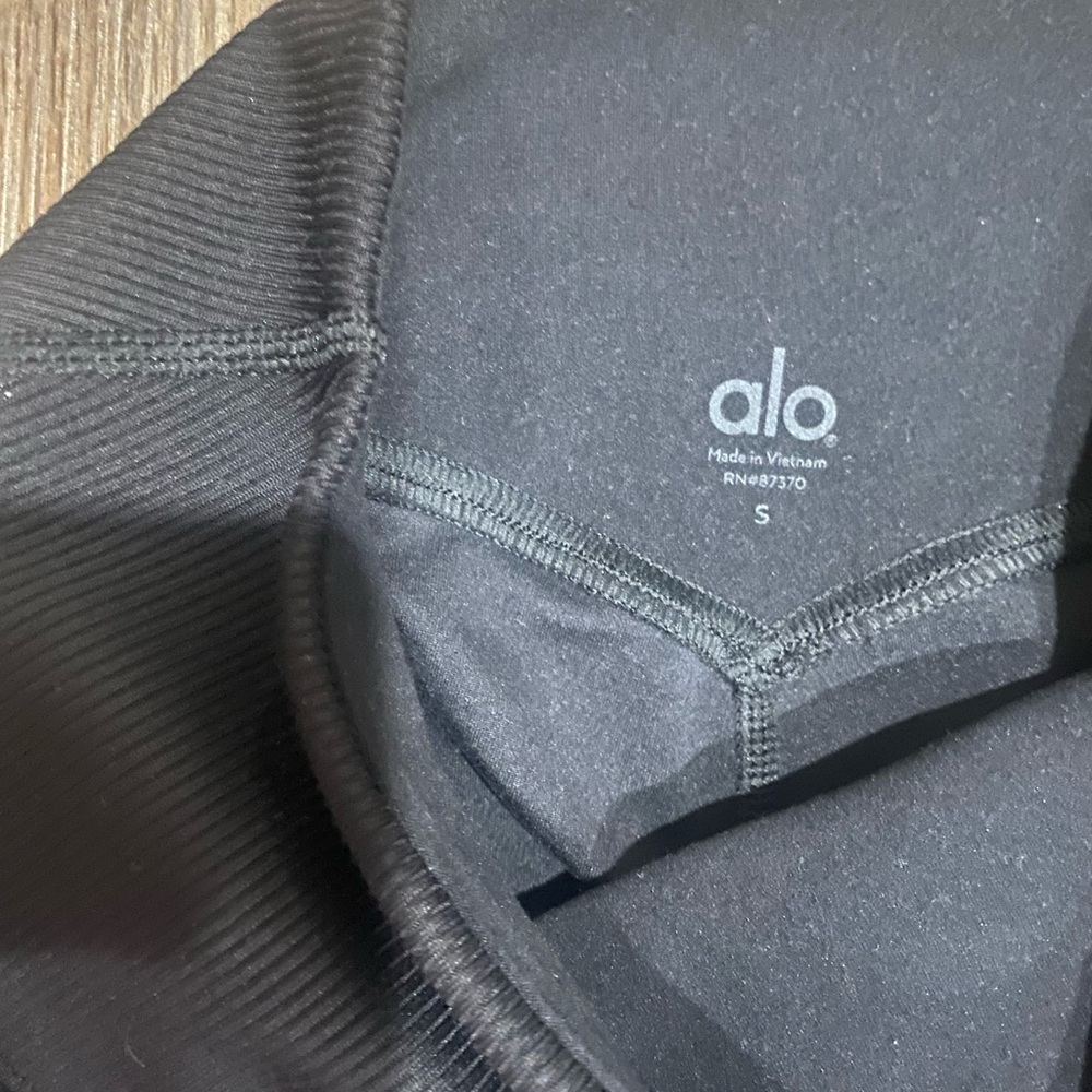 ALO Yoga Black Leggings - Picture 6 of 13